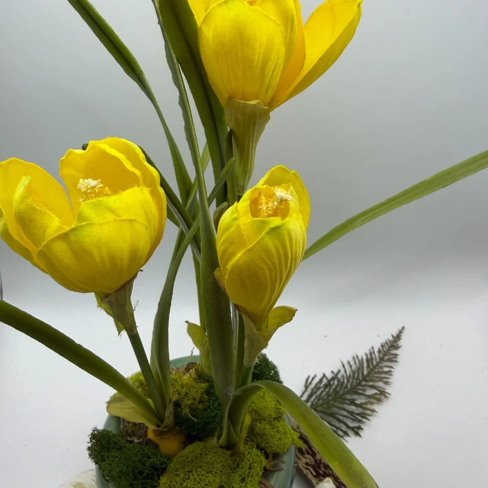 Yellow Daffodil 🌼 Floral Arrangement for Springtime with Moss